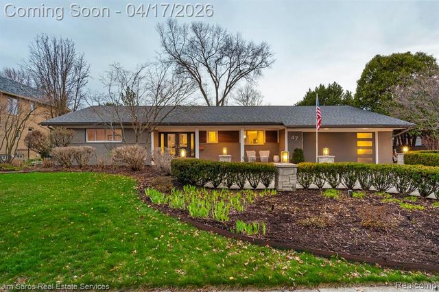 47 Roslyn Road, Grosse Pointe Shores, MI 48236