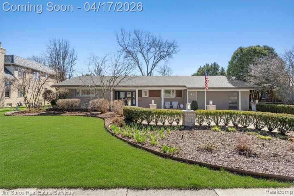 47 Roslyn Road, Grosse Pointe Shores, MI 48236
