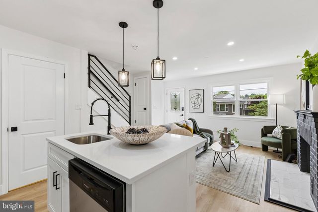 4620 HANNA PL SE, Washington, DC 20019