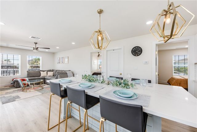 641 Dolphin Circ, Port Aransas, TX 78373