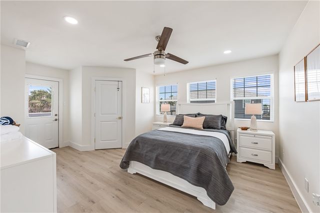 641 Dolphin Circ, Port Aransas, TX 78373