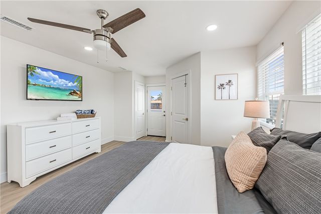 641 Dolphin Circ, Port Aransas, TX 78373