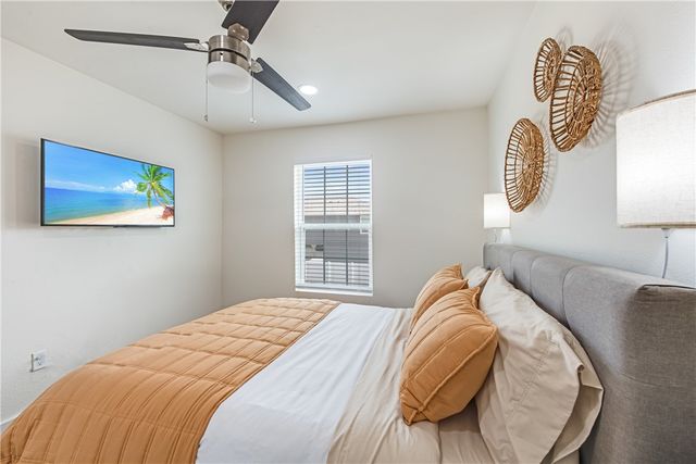 641 Dolphin Circ, Port Aransas, TX 78373