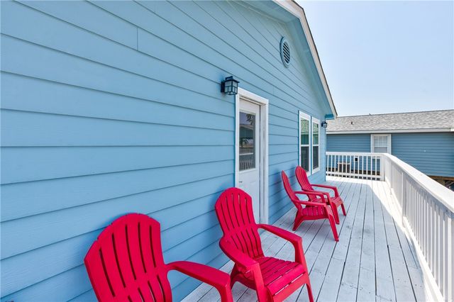 641 Dolphin Circ, Port Aransas, TX 78373