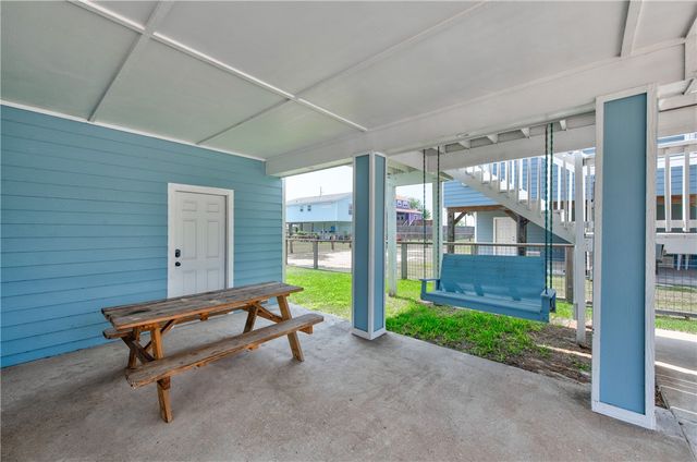 641 Dolphin Circ, Port Aransas, TX 78373