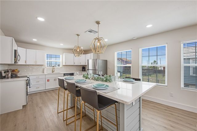 641 Dolphin Circ, Port Aransas, TX 78373