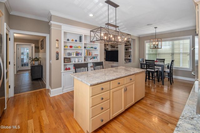 7 N Park Alley, Saratoga Springs, NY 12866