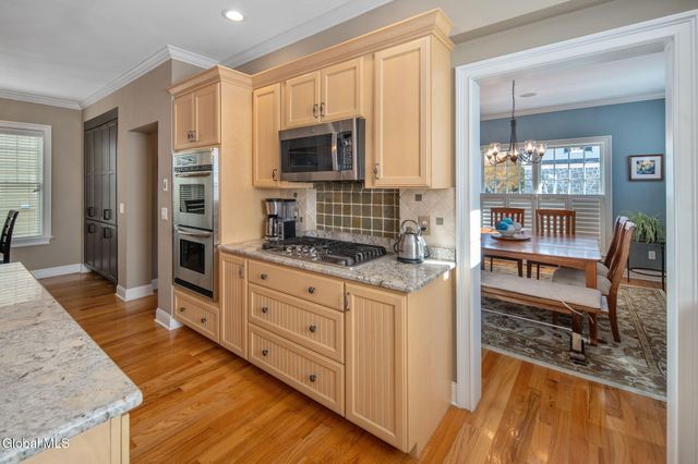 7 N Park Alley, Saratoga Springs, NY 12866