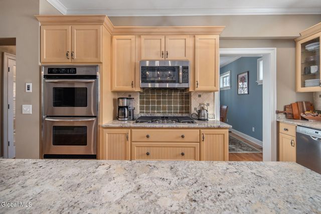 7 N Park Alley, Saratoga Springs, NY 12866