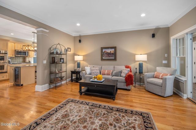 7 N Park Alley, Saratoga Springs, NY 12866