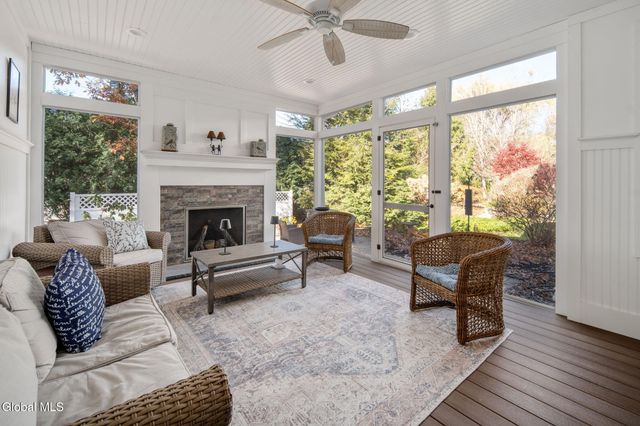 7 N Park Alley, Saratoga Springs, NY 12866