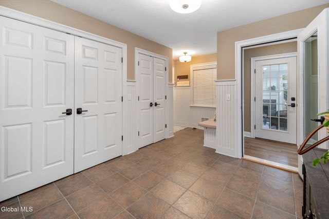 7 N Park Alley, Saratoga Springs, NY 12866