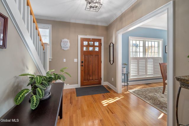 7 N Park Alley, Saratoga Springs, NY 12866