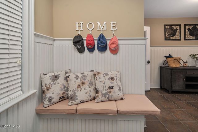 7 N Park Alley, Saratoga Springs, NY 12866