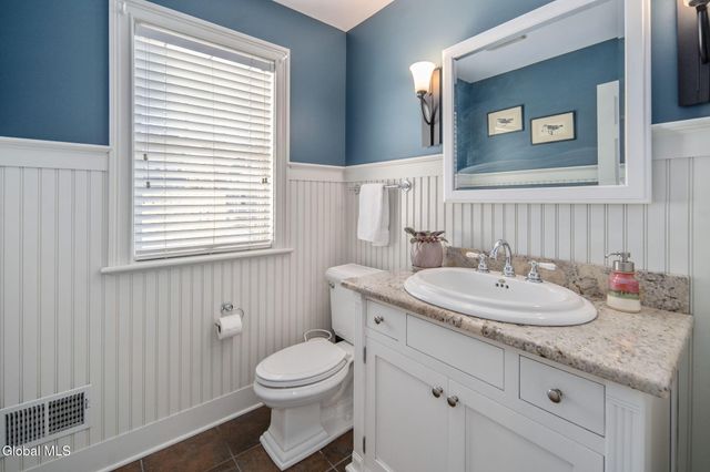 7 N Park Alley, Saratoga Springs, NY 12866