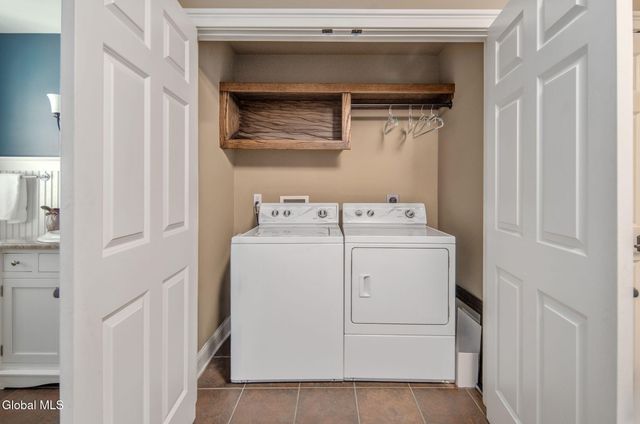 7 N Park Alley, Saratoga Springs, NY 12866