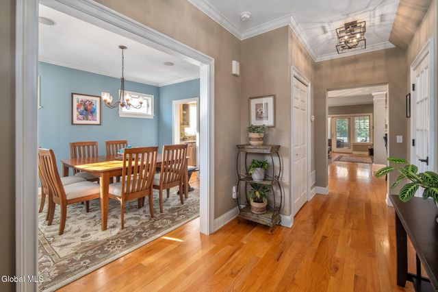 7 N Park Alley, Saratoga Springs, NY 12866