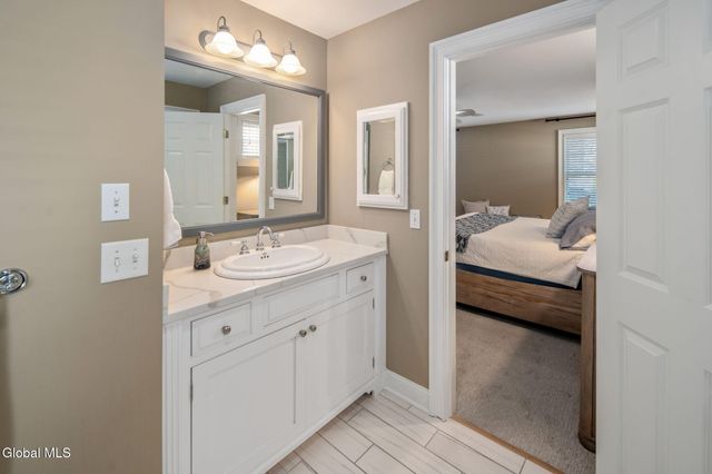 7 N Park Alley, Saratoga Springs, NY 12866