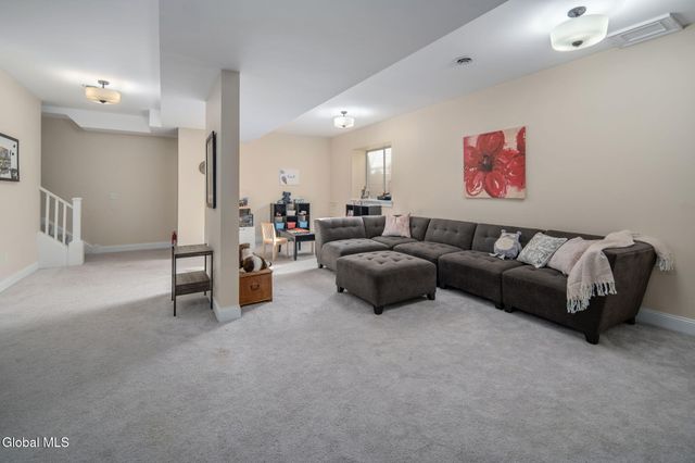 7 N Park Alley, Saratoga Springs, NY 12866