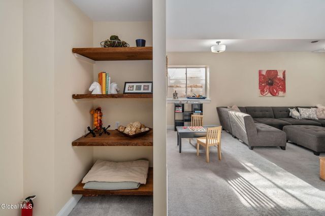 7 N Park Alley, Saratoga Springs, NY 12866