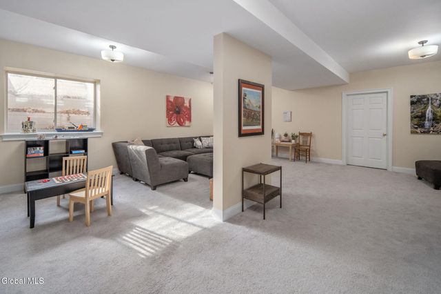 7 N Park Alley, Saratoga Springs, NY 12866