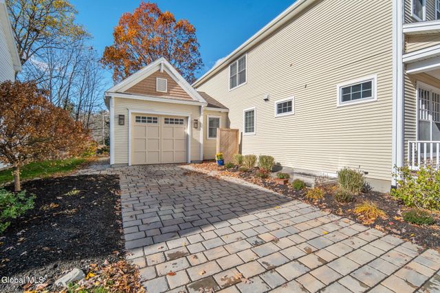 7 N Park Alley, Saratoga Springs, NY 12866