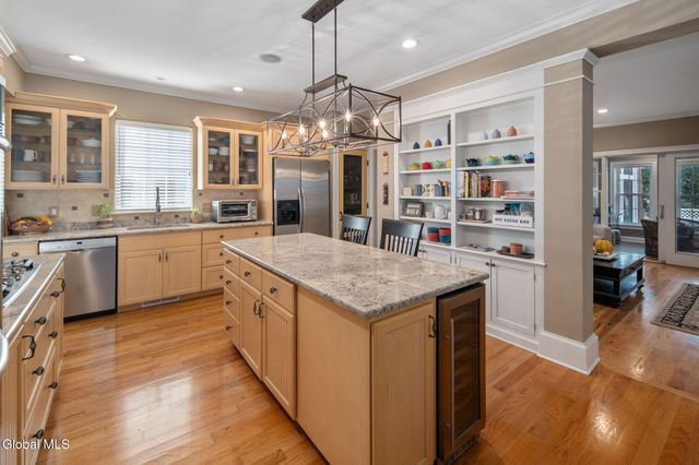 7 N Park Alley, Saratoga Springs, NY 12866