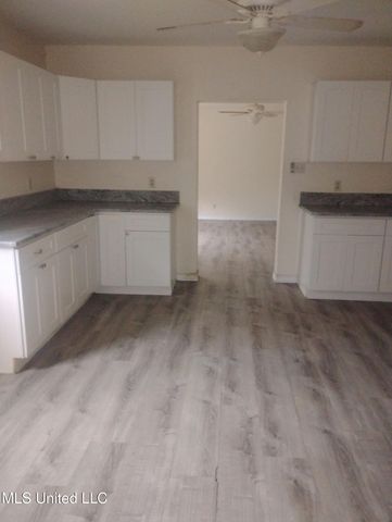 22492 Meaut Road, Pass Christian, MS 39571