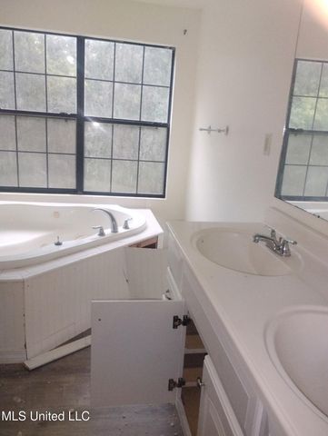 22492 Meaut Road, Pass Christian, MS 39571