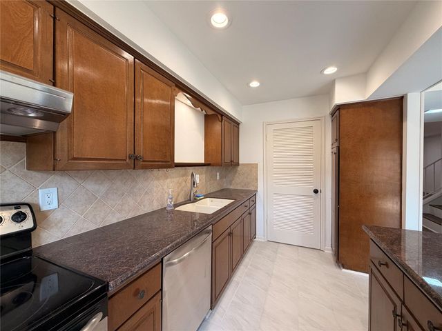 5803 Valley Forge Drive 95, Houston, TX 77057