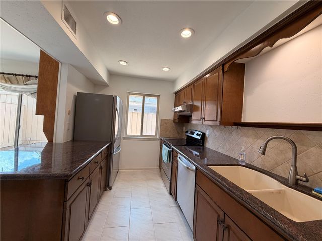 5803 Valley Forge Drive 95, Houston, TX 77057