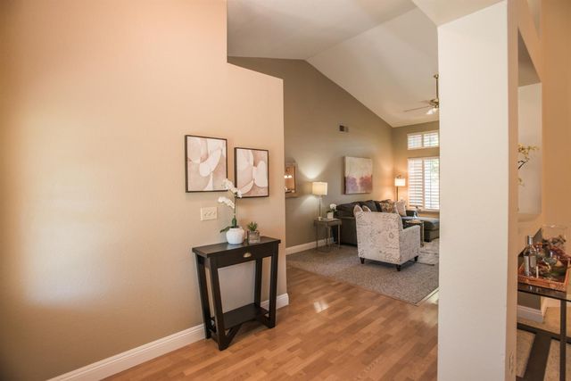 9513 Laguna Lake Way, Elk Grove, CA 95758