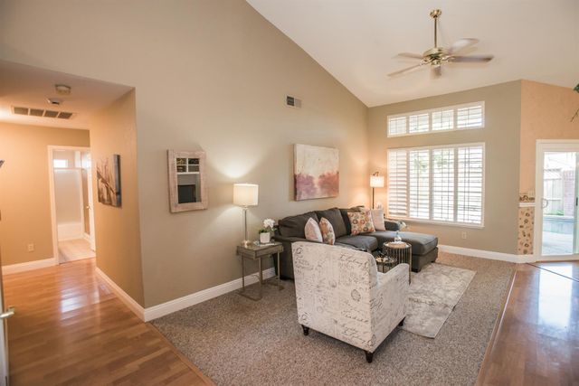 9513 Laguna Lake Way, Elk Grove, CA 95758