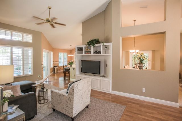 9513 Laguna Lake Way, Elk Grove, CA 95758