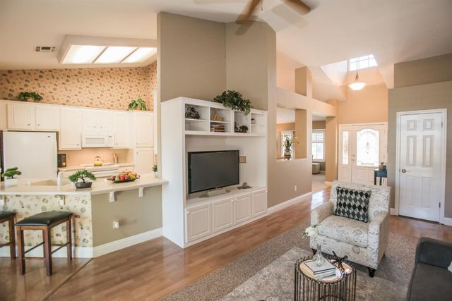 9513 Laguna Lake Way, Elk Grove, CA 95758