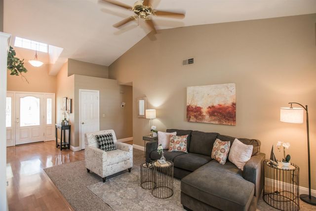 9513 Laguna Lake Way, Elk Grove, CA 95758