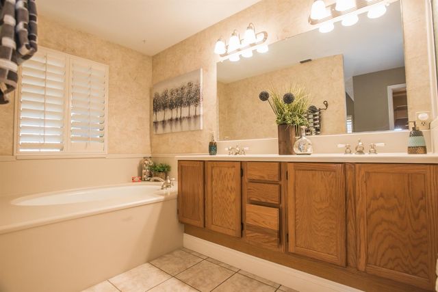 9513 Laguna Lake Way, Elk Grove, CA 95758