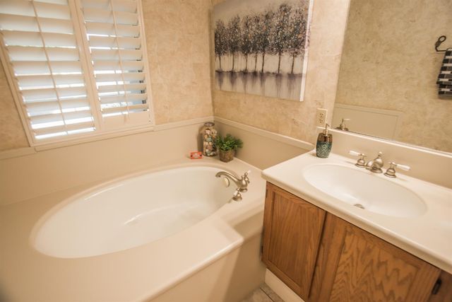 9513 Laguna Lake Way, Elk Grove, CA 95758