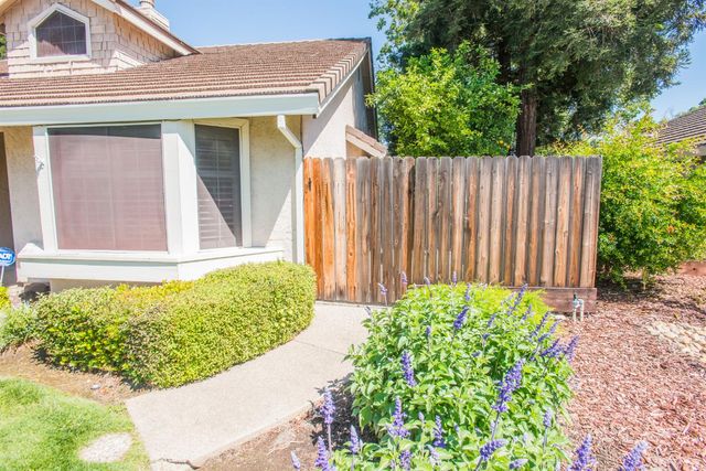 9513 Laguna Lake Way, Elk Grove, CA 95758