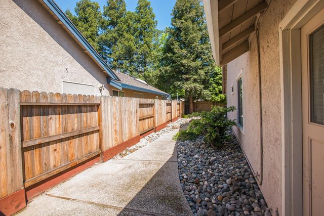 9513 Laguna Lake Way, Elk Grove, CA 95758