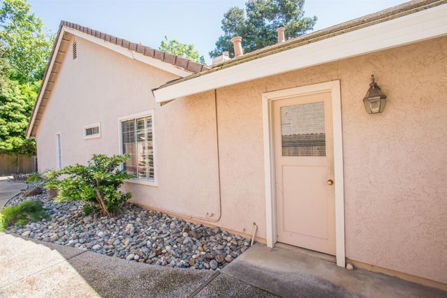 9513 Laguna Lake Way, Elk Grove, CA 95758