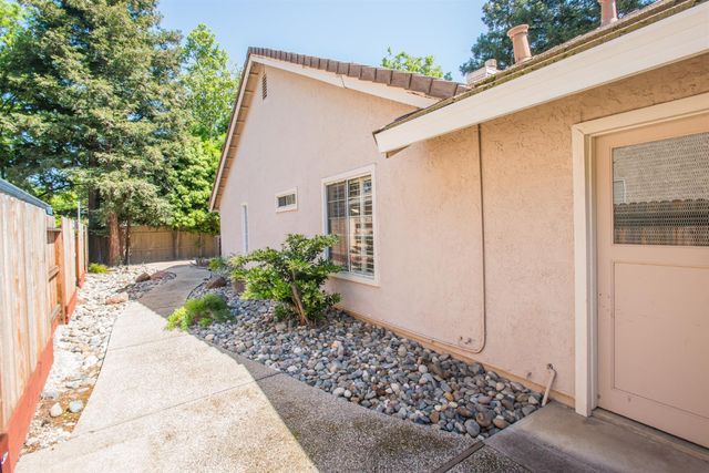 9513 Laguna Lake Way, Elk Grove, CA 95758