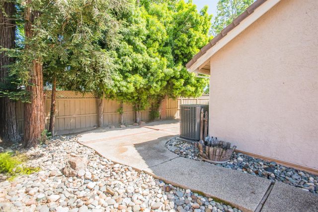 9513 Laguna Lake Way, Elk Grove, CA 95758