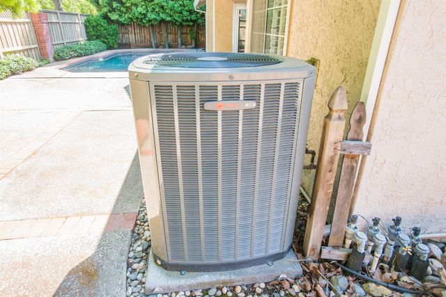 9513 Laguna Lake Way, Elk Grove, CA 95758