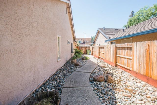 9513 Laguna Lake Way, Elk Grove, CA 95758