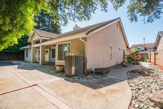 9513 Laguna Lake Way, Elk Grove, CA 95758