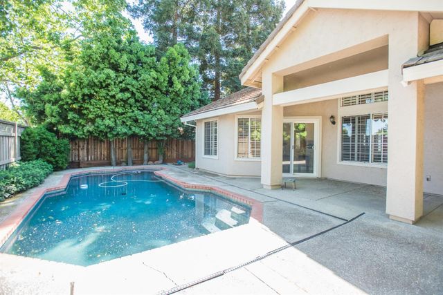 9513 Laguna Lake Way, Elk Grove, CA 95758