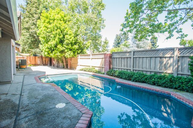 9513 Laguna Lake Way, Elk Grove, CA 95758