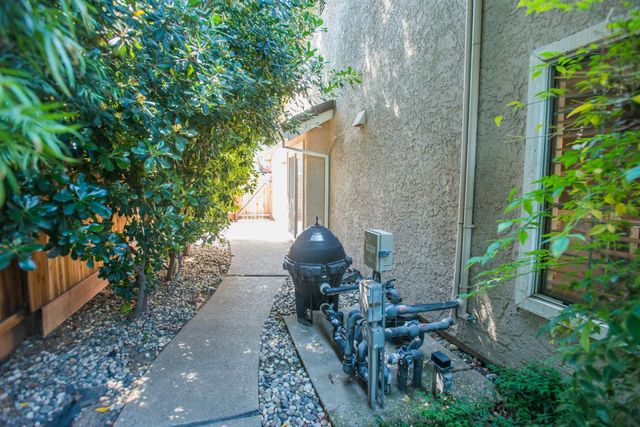 9513 Laguna Lake Way, Elk Grove, CA 95758