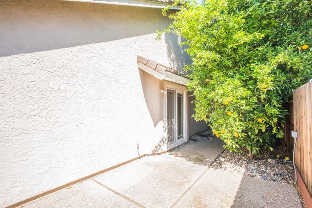 9513 Laguna Lake Way, Elk Grove, CA 95758